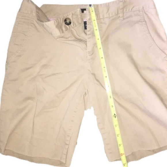 a.n.a (a new approach) Khaki Shorts, Size 4 - Picture 4 of 6